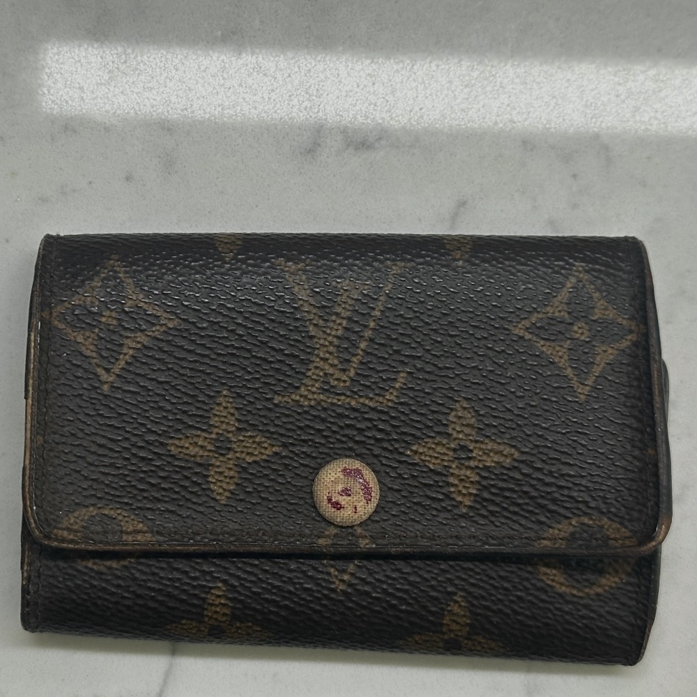 Louis Vuitton 6 Key Holder